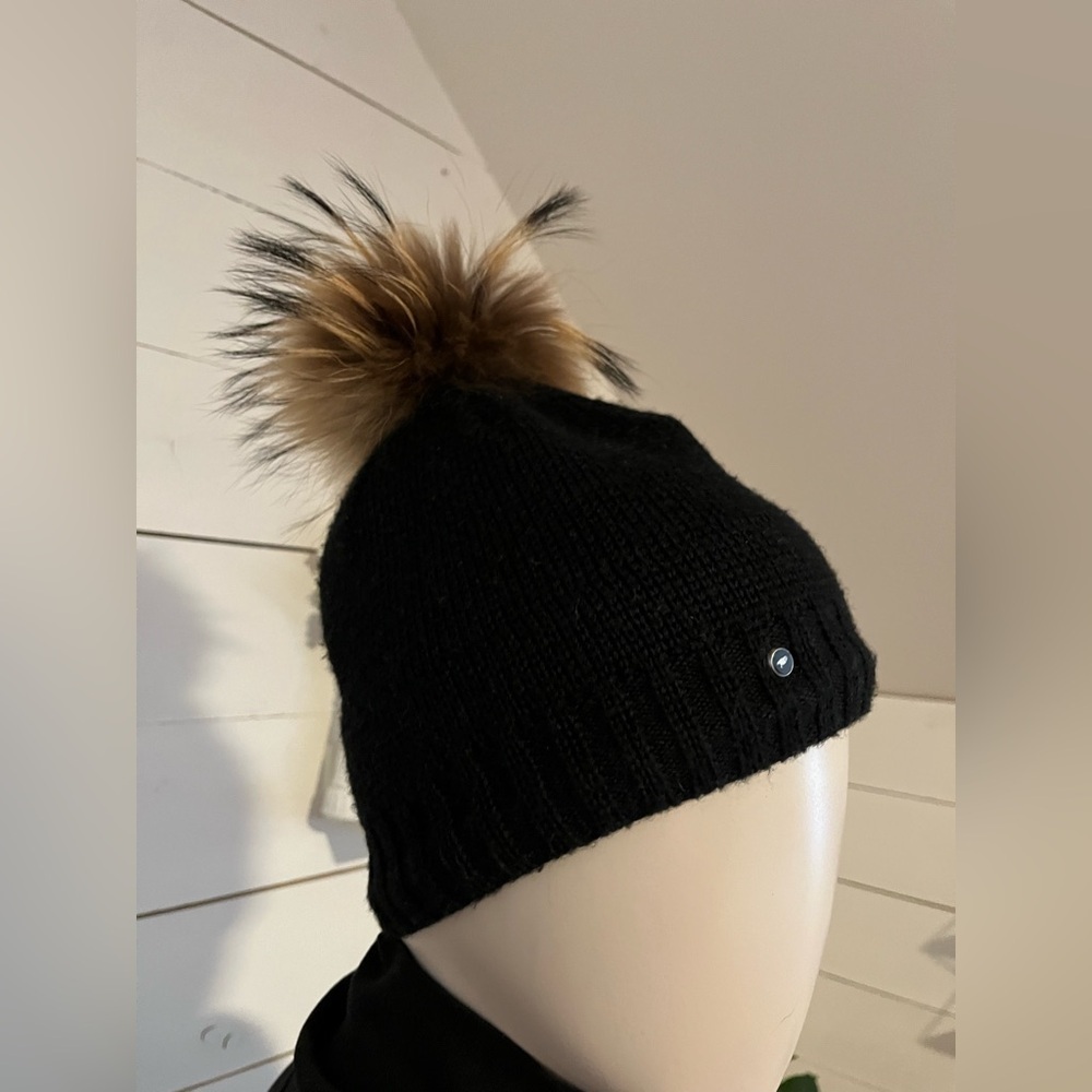 OOKPIK Black Knit Beanie with Fur Pom - Picture 3 of 8